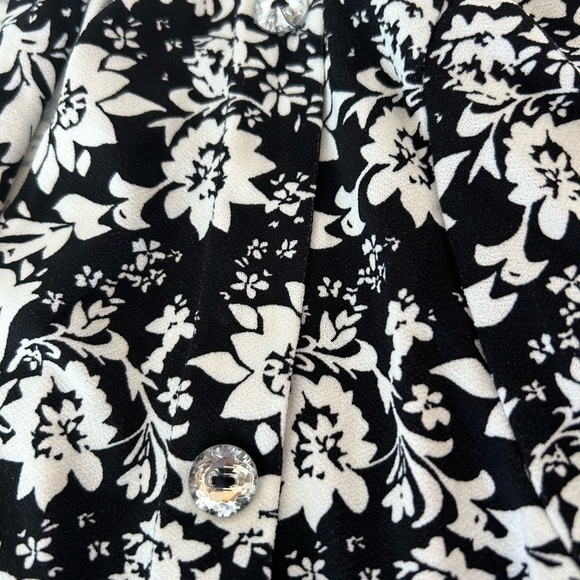 NWOT Adrienne Vittadini Black/White Floral Design With Front Tie - Picture 7 of 7